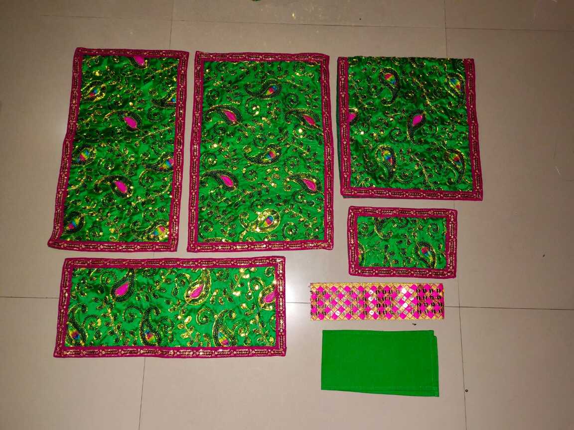 Green with pink shawl